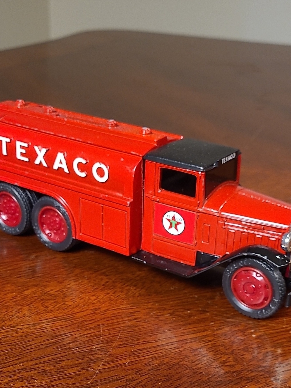 1990 ERTL Texaco 1930 Diamond T Fuel Tanker Die Cast Metal Coin Bank